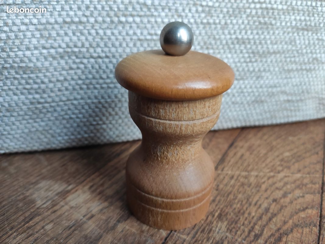 Moulin à Poivre MARLUX - 9 Cm De Haut - D'occasion En Bon état - Fabriqué En France