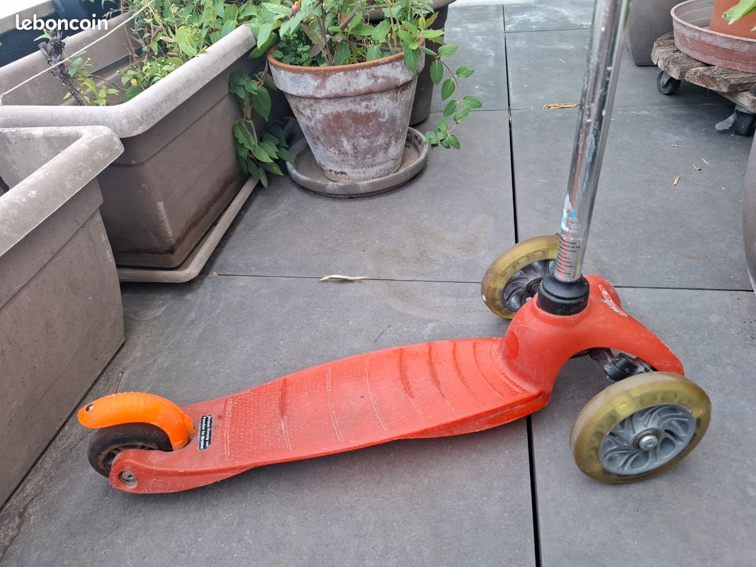 Trottinette micro rouge (image 4)