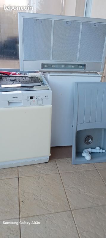 électroménager hotte frigo évier lave vaisselle 450euros l ensemble ou 100 à 80 euros à part (image 1)