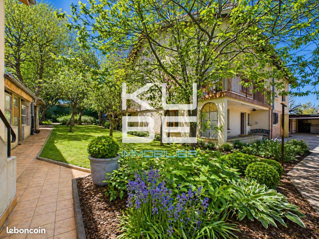Maison 8 pièces 181 m² · à Woippy · 181 m² · 375 000 €
