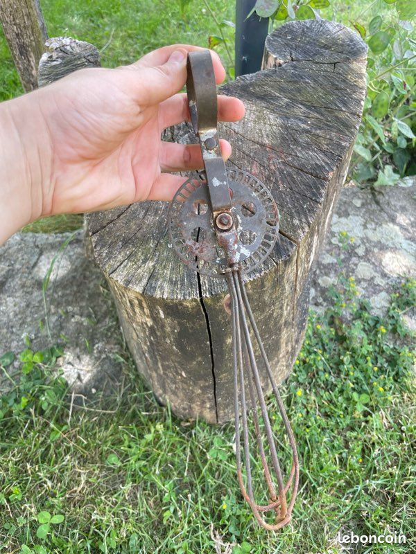 Ancien Fouet Mécanique / Batteur à œufs Vintage - Tournus, Métal Et Bois, France