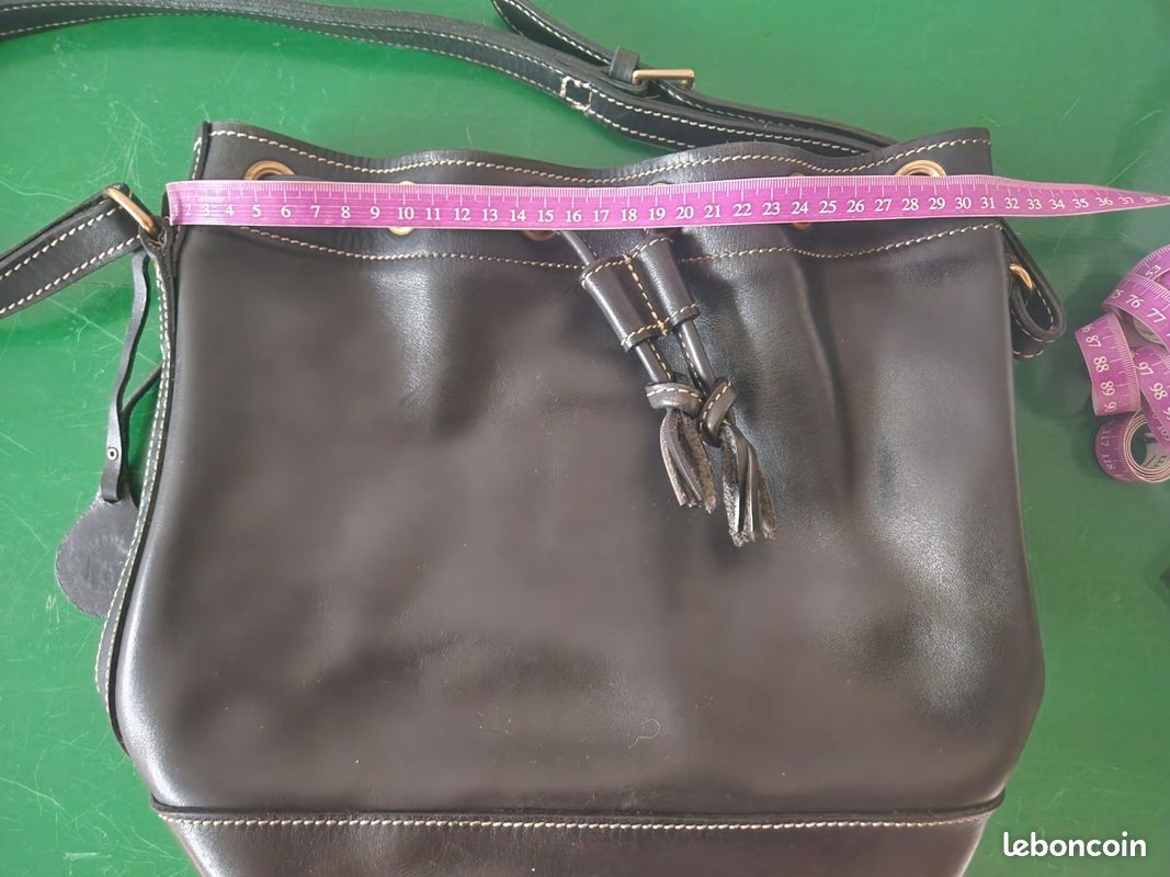Sac à bandoulière seau en cuir noir vintage 1980's Jean Louis Fernandez (image 13)