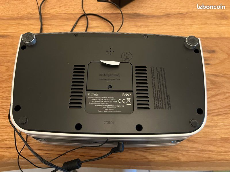 Radio-réveil stéréo FM iHome iBT97 (image 7)