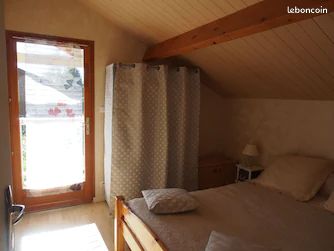 Chalet classé 3* , bord du lac, calme, lits faits, randos, piscine partagée, pêche, barque (image 12)