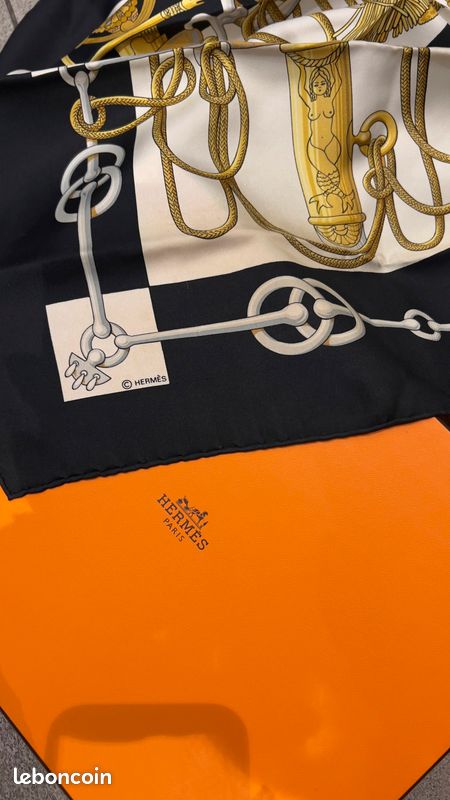 Foulard Hermès cliquetis et sa boîte (image 2)