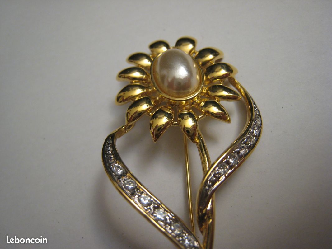 Grande Broche Vintage En Forme De Diamant - Métal Doré Et Strass - Neuf Sans Emballage