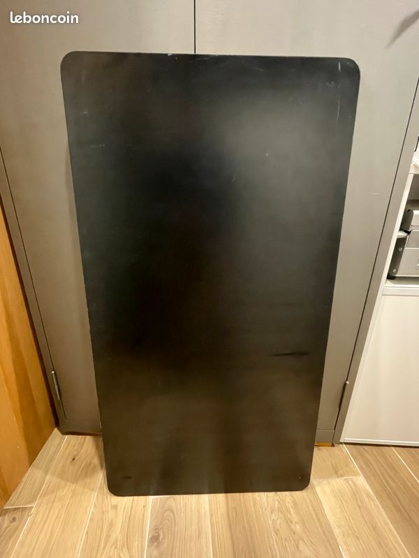 Dessus de bureau, panneau bois, 73x136cm ép. 20mm. Finition lisse usage intensif. Bande en caoutchouc (image 1)