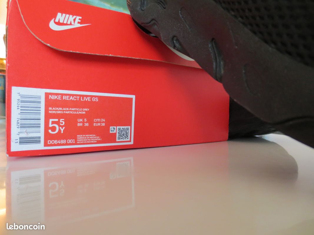 Taille Rare adulte ou Enfant : 38 Nike React Live Low Noir/Rouge GS Baskets Basses (image 10)