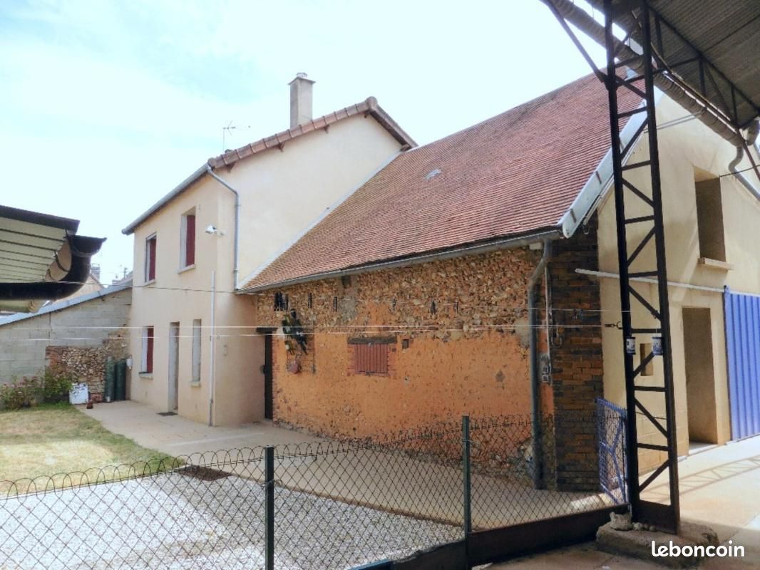 Maison 5 pièces 96 m² · à Les Sièges · 96 m² · 99 000 €