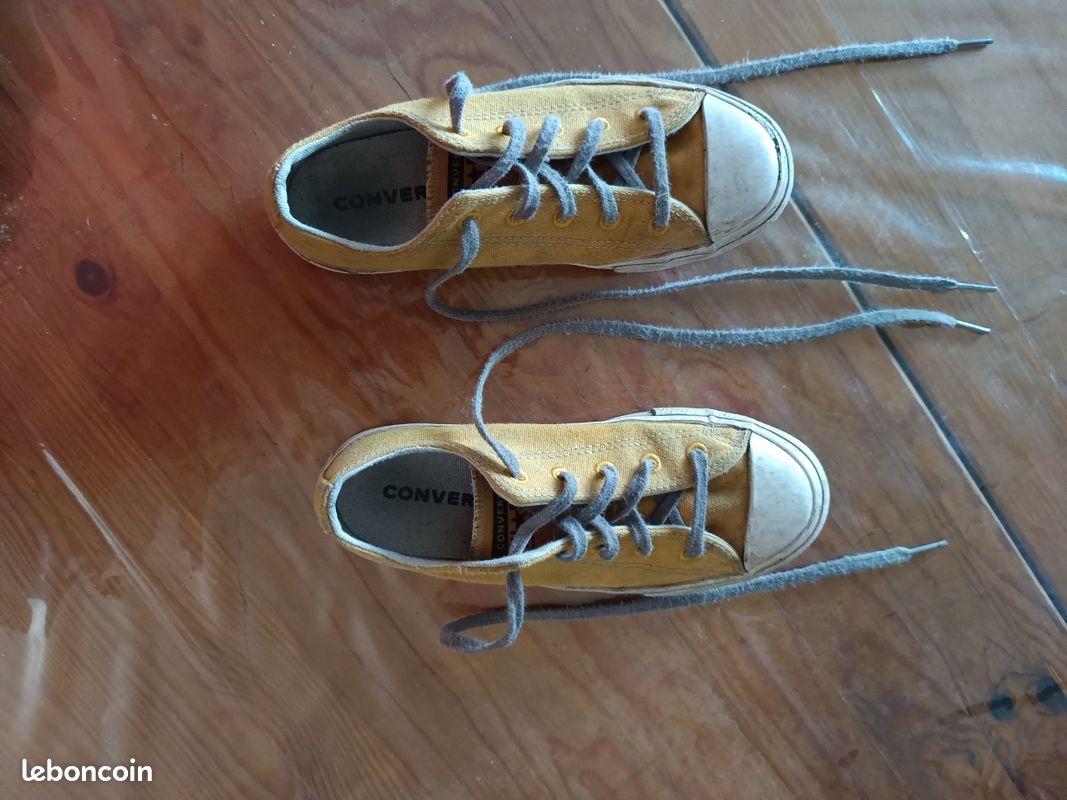 Converses all*star jaunes taille 32 (image 1)