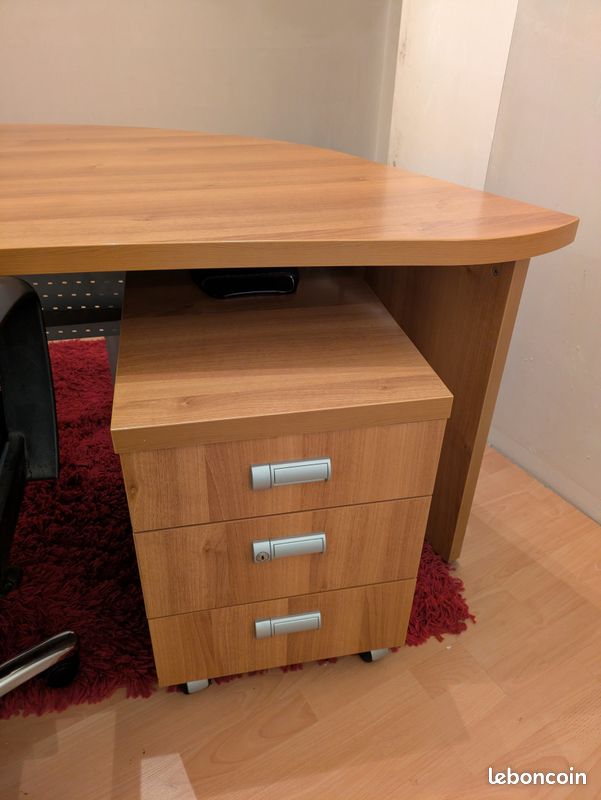 Bureau (image 2)