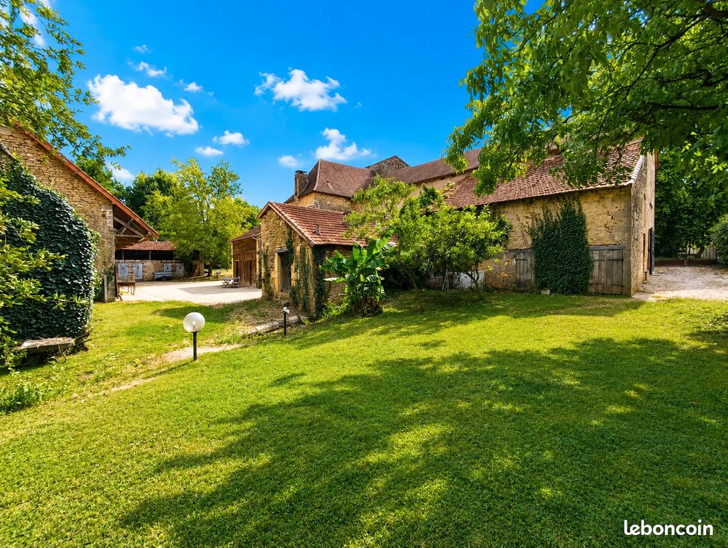 Maison 6 pièces 230 m² · à Montignac-Lascaux · 230 m² · 595 125 €