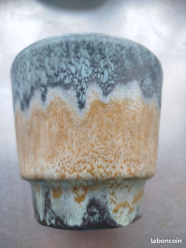 Cache-pot vintage en grès émaillé à décor de coulures – années 1970 (image 1)