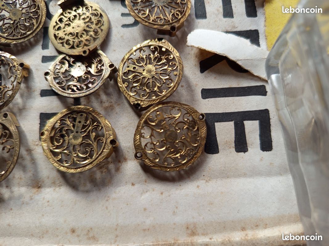 Lot De 5 Coqs De Montre Anciens Ciselés - Décoratifs Ou Pour Collection - Belle Ornementation