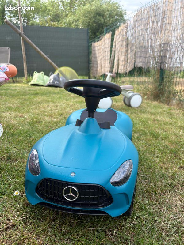 Petite voiture Mercedes (image 1)