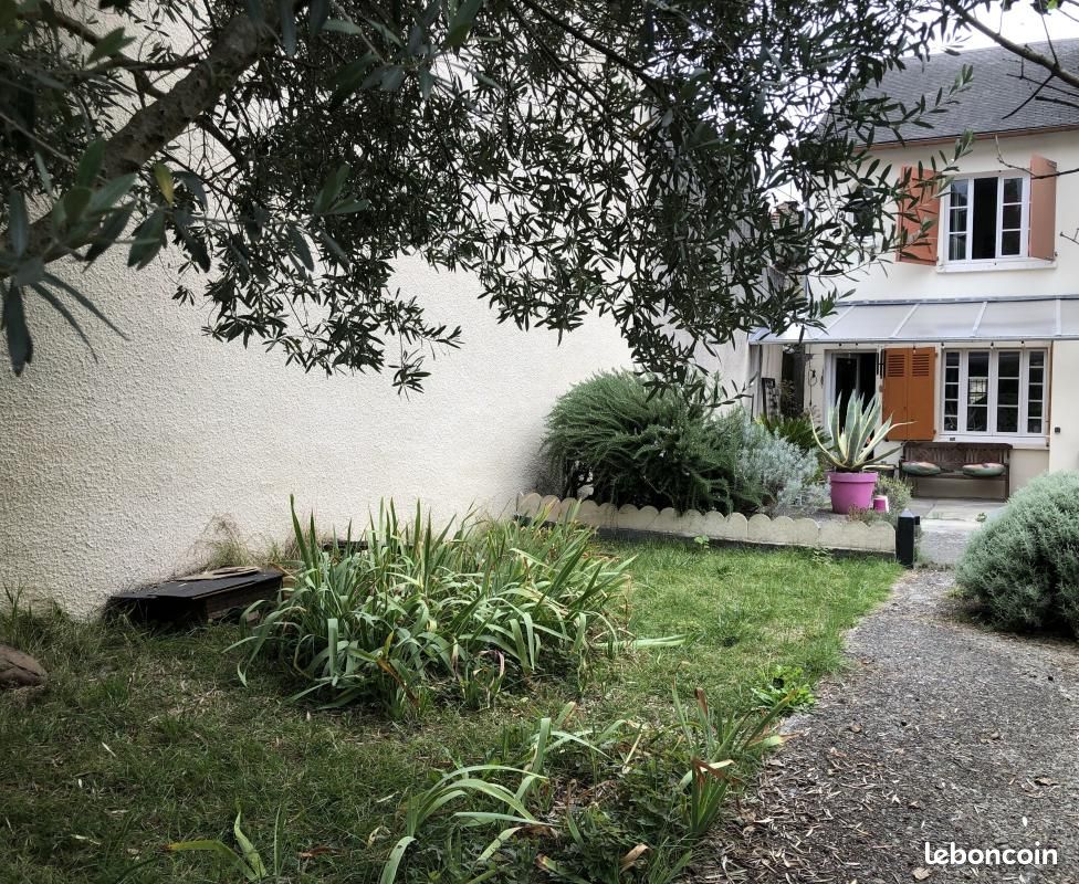 Maison 4 pièces 97 m² · à Nay · 97 m² · 196 000 €
