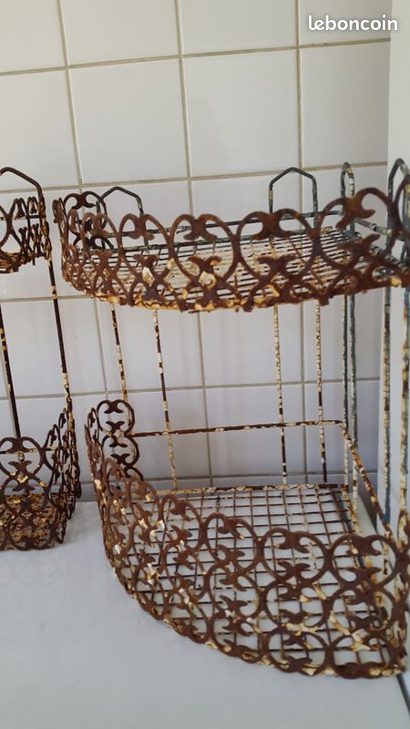 Étagères de rangement en métal ajouré rouillé (image 4)