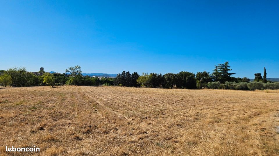 Terrain 246 m² · à Pertuis · 159 900 €
