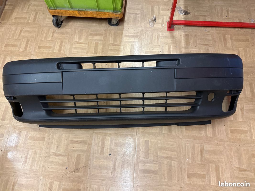 Pare-choc Avant Noir Pour Fiat Punto 5 Portes (1993–1999) – Pièce Neuve Générique