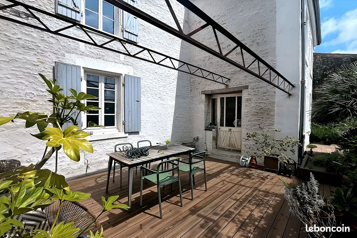 Maison 5 pièces 160 m² · à Saint-Sauveur-d'Aunis · 160 m² · 348 000 €