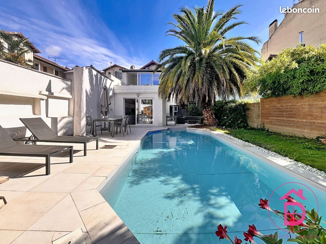 Maison 6 pièces 131 m² · à Pau · 131 m² · 469 000 €