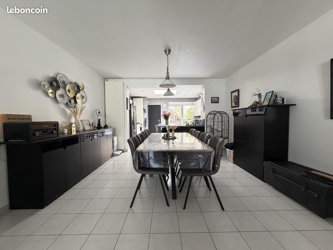 Maison 6 pièces 165 m² · à Pérenchies · 165 m² · 293 000 €
