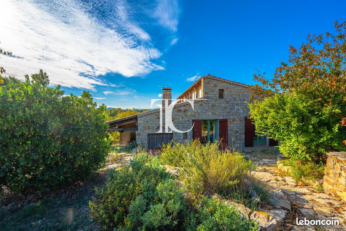 Maison 9 pièces 223 m² · à Banne · 223 m² · 495 000 €
