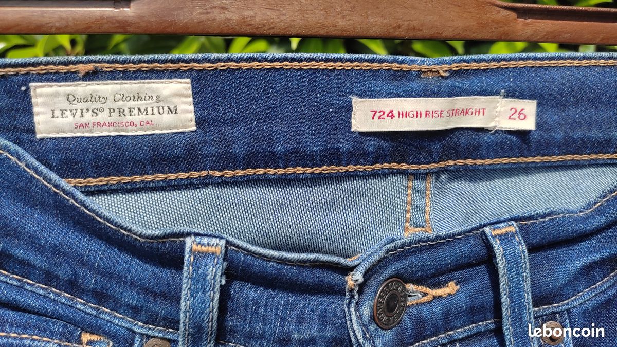 Jean LEVI'S Femme Modèle 724 Taille 26x30 Vêtements