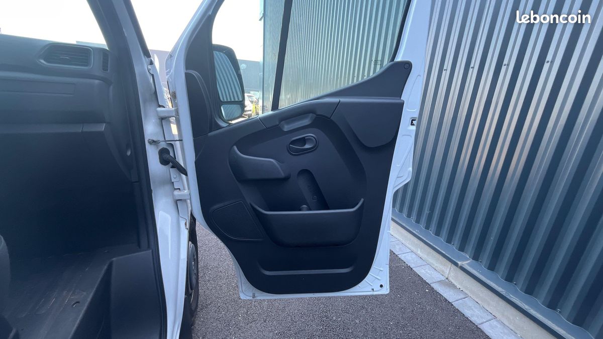 Renault master fourgon l2h2 blue dci 135 grand confort (image 33)