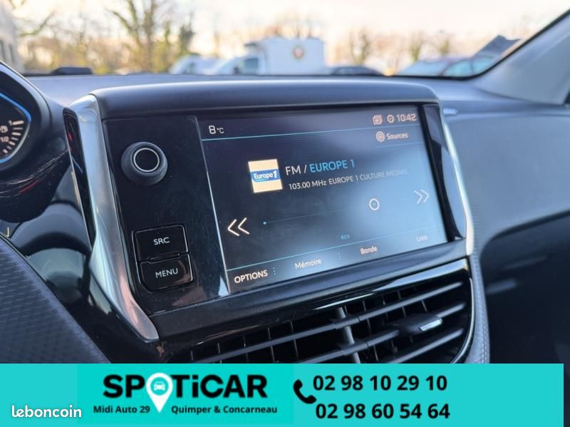 Peugeot 2008 1.2 PureTech 110 Allure (image 16)