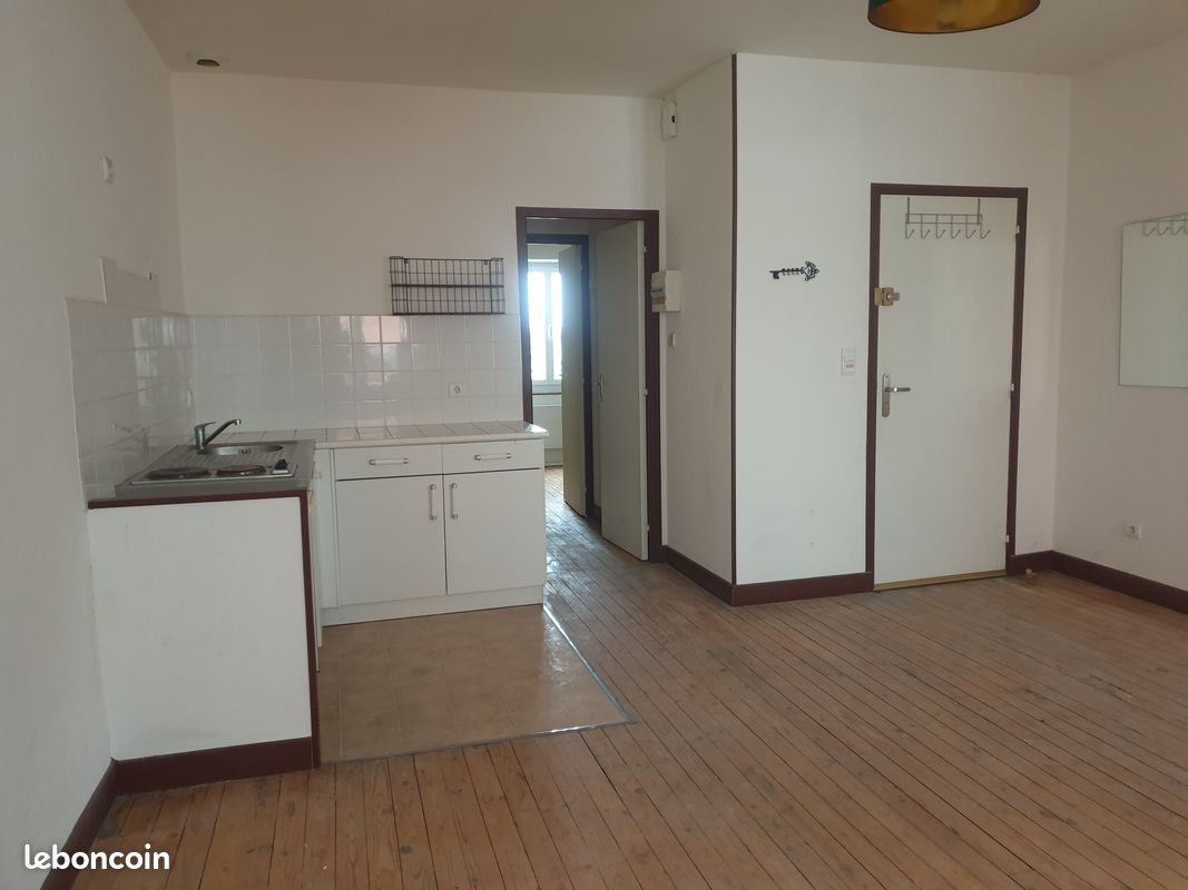 Appartement 2 pièces 38 m² · à Commentry · 38 m² · 320 €