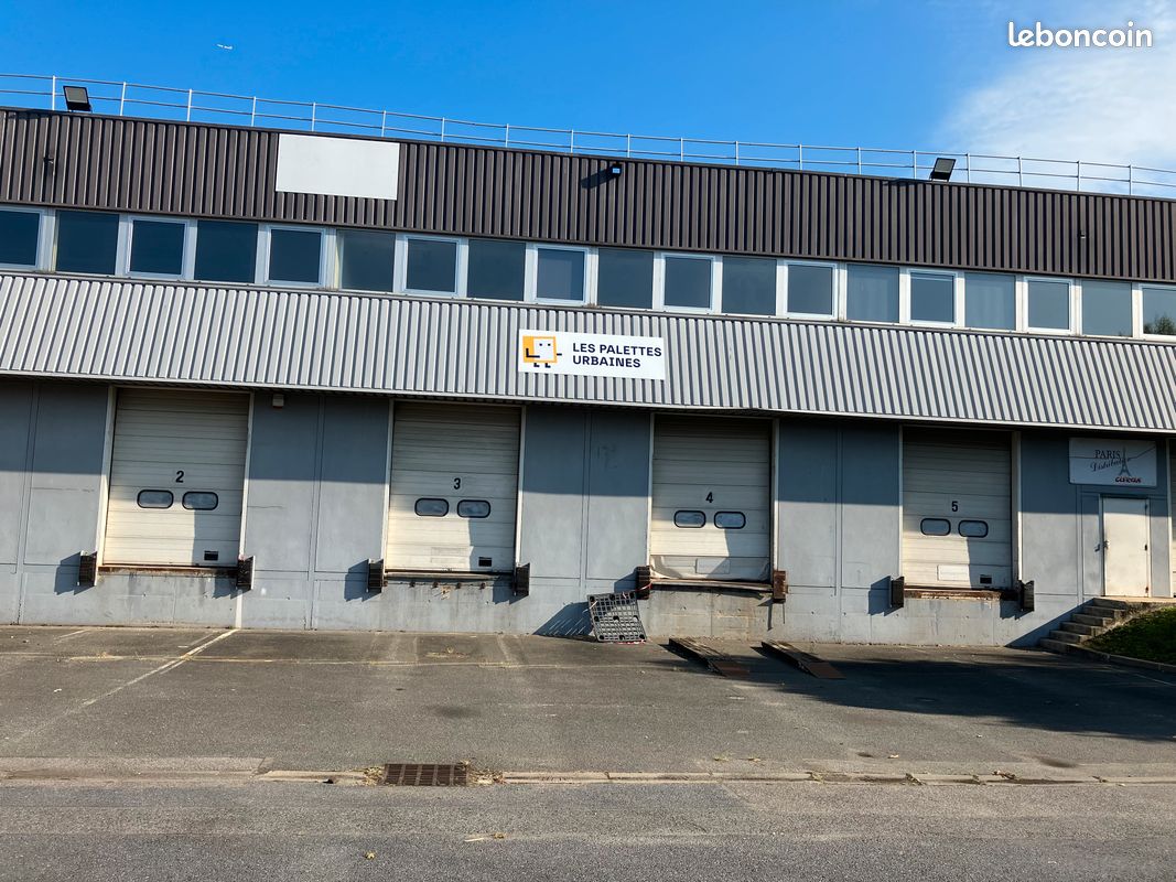 Local commercial 1 pièce 154 m² · à Stains · 154 m² · 2 981 €