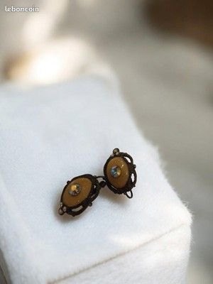 Paire De Boucles D'Oreilles Vintage Fantaisie - Style Rétro - Accessoire Ancien - Occasion Bon État