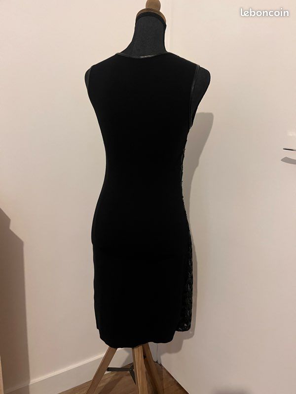 Robe noire bi-matière chic – Découpes laser florales 3D & Mesh (image 19)
