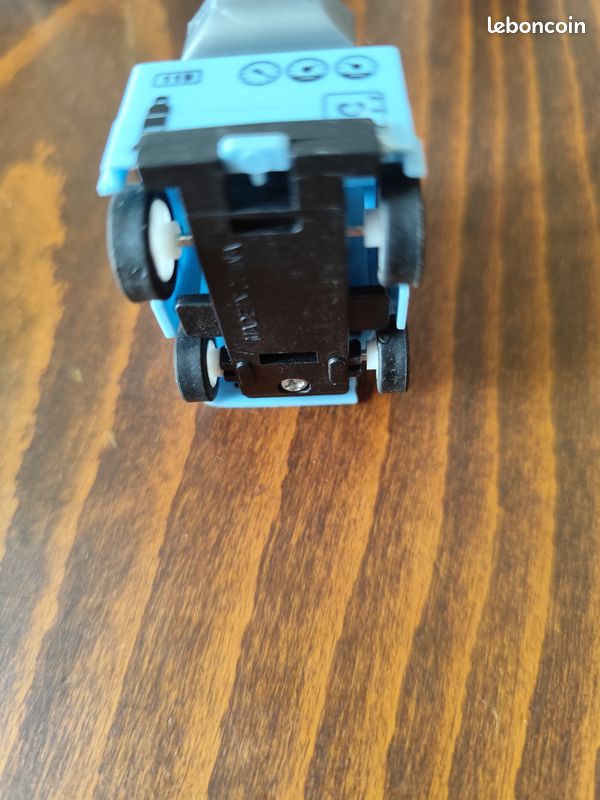 Lot de 11 véhicules à friction TBE (image 4)