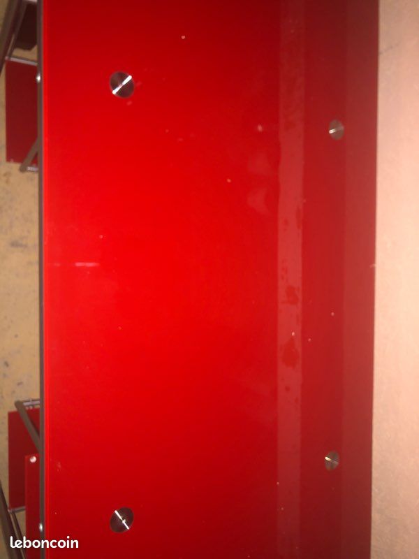 Bureau rouge (image 3)