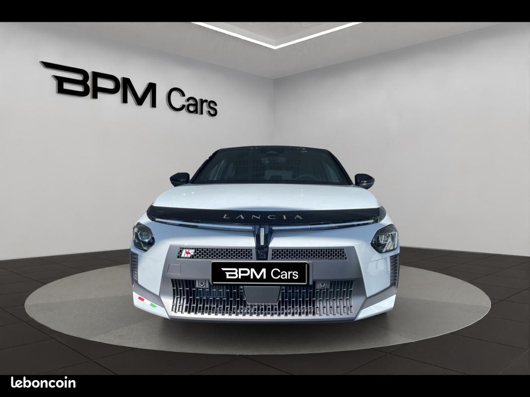 Lancia Ypsilon 1.2 Ibrida 110ch HF Line eDCT6 (image 2)