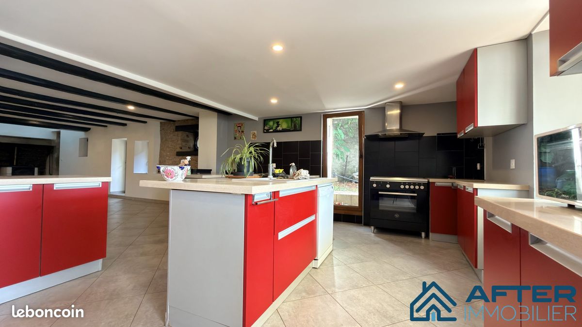 Maison 8 pièces 258 m² · à Moyen · 258 m² · 199 800 €