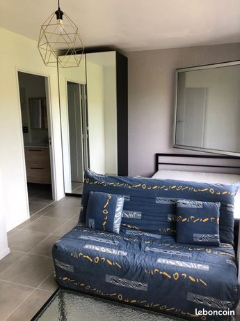 Loue studio meublé 26m2 avec place de parking fermée château Paillot