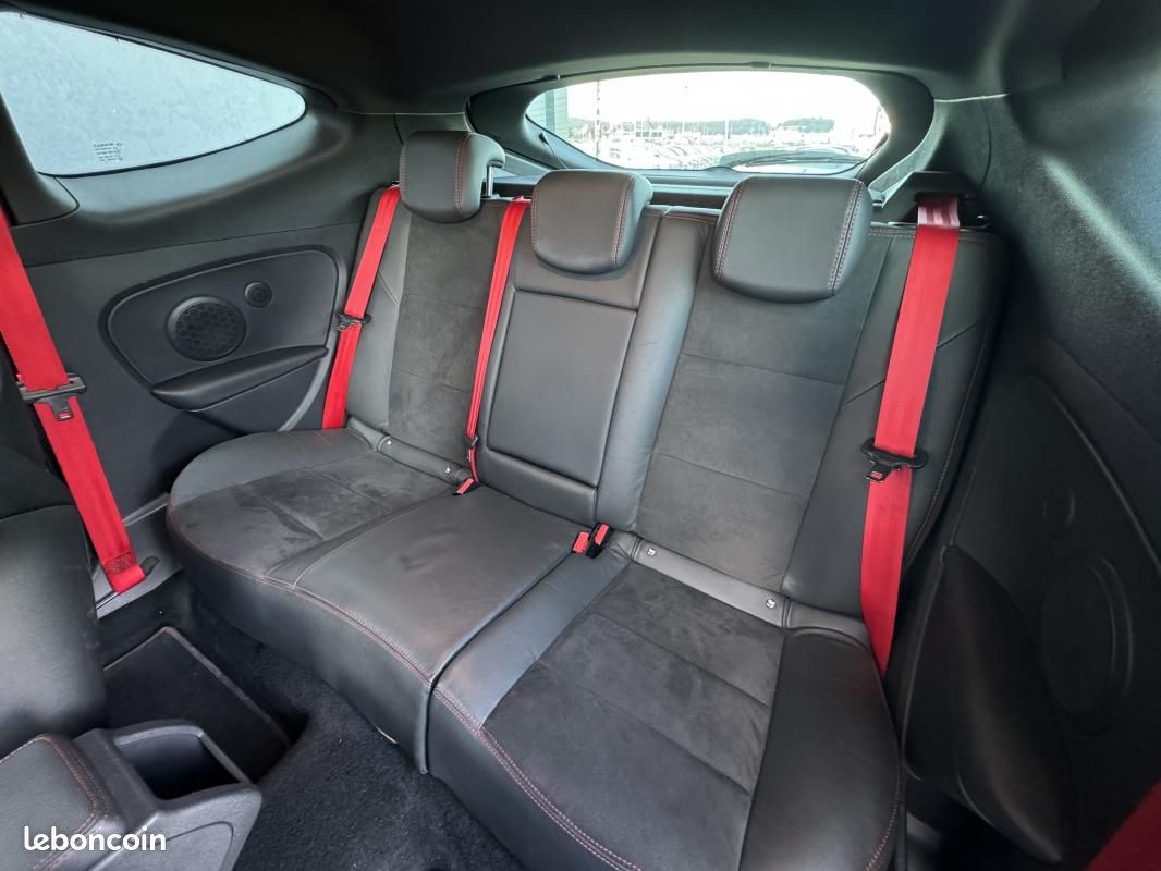 Renault Mégane Coupé III 2.0 275 RS Trophy (image 10)