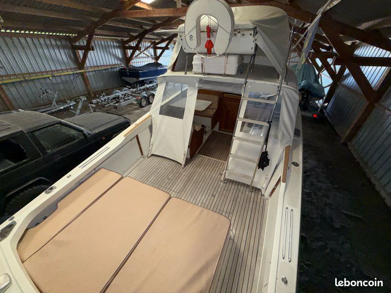 Vedette Bertram Riva 25 Flybridge (image 5)