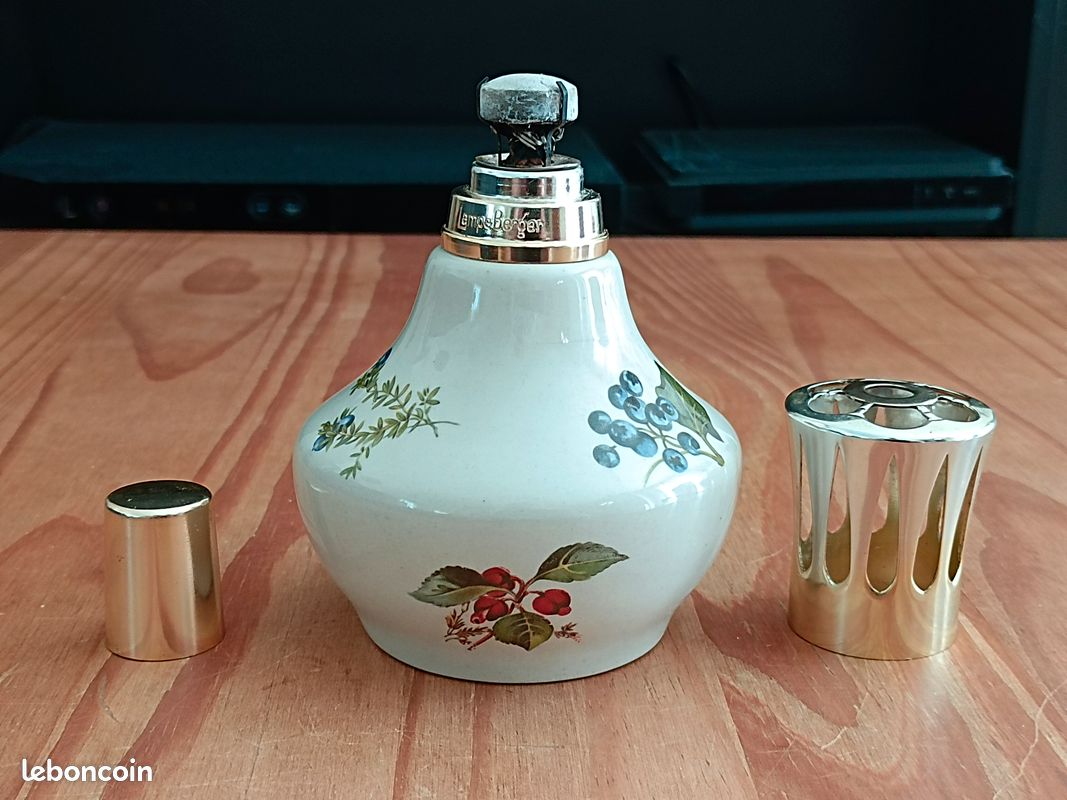 LAMPE BERGER ANCIENNE EN FAIENCE DECOR MOUCHETE §18