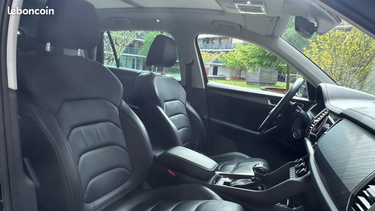 Skoda kodiaq 2.0 tdi 150 ch scr style 4x2 dsg 7pl / toit ouvrant / entretien constructeur (image 18)