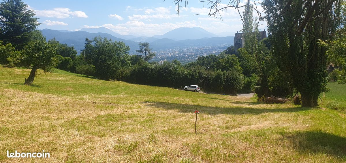 Terrains viabilisés à Corenc · 299 000 €