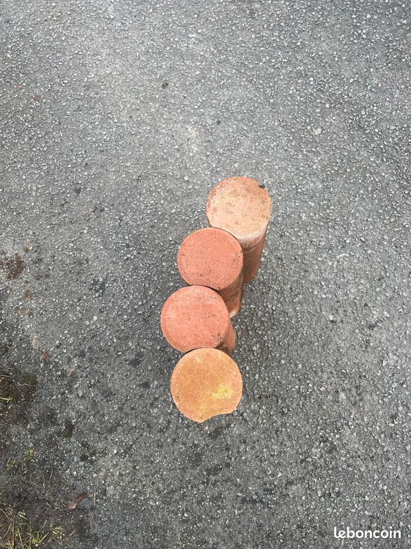 140 Bordures soit 14 mètres bordurette séparation béton rouge jamais posé (image 4)