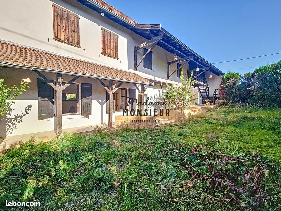 Maison 12 pièces 260 m² · à Vignieu · 260 m² · 249 000 €