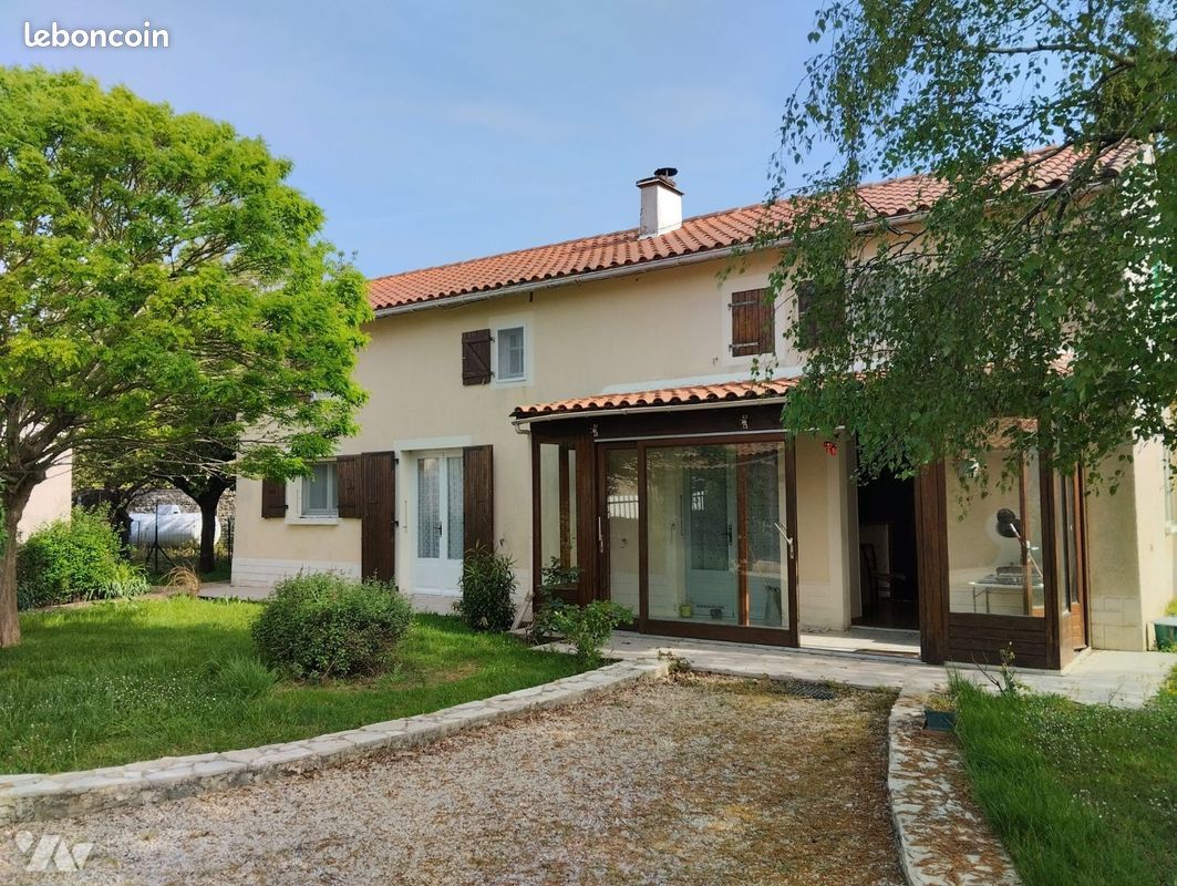 Maison 8 pièces 181 m² · à Valdelaume · 181 m² · 128 400 €