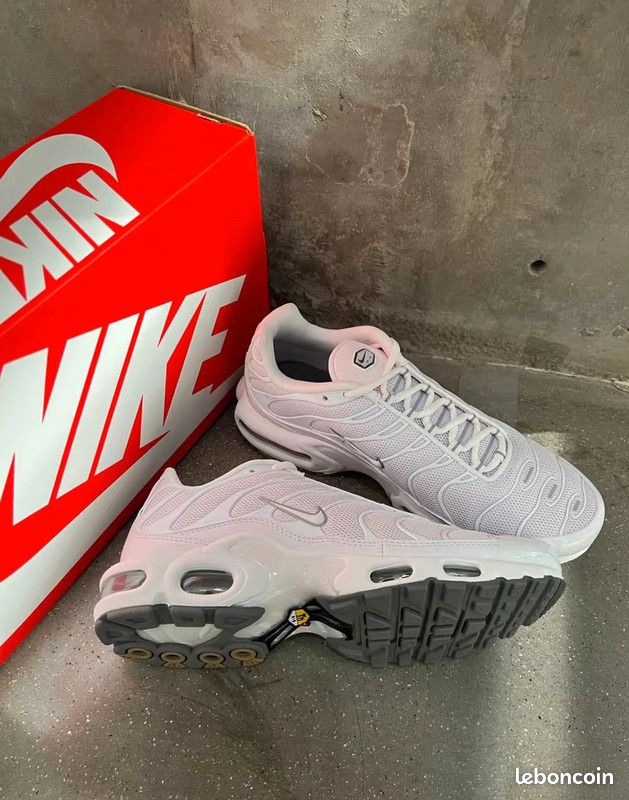Chaussure Nike TN blanches avec semelle air (image 3)