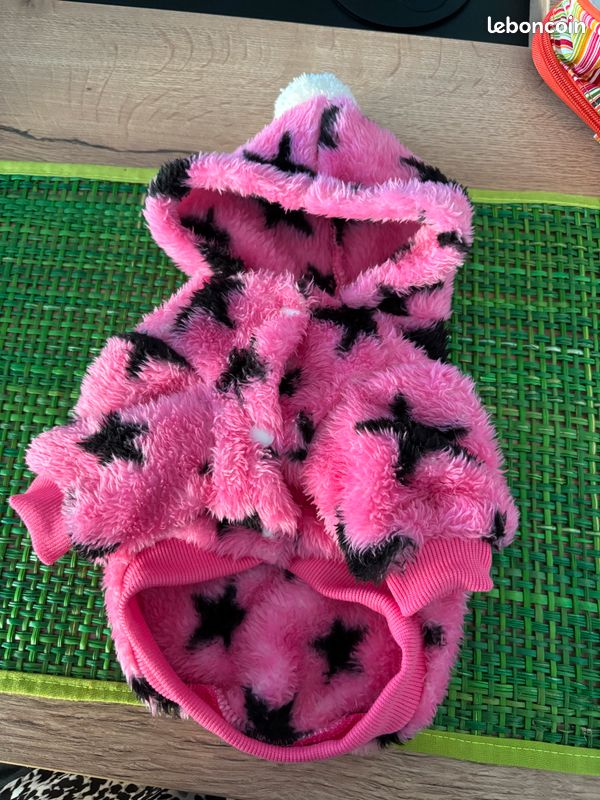 Pull capuche rose avec étoiles noires doux S pour chien chihuahua