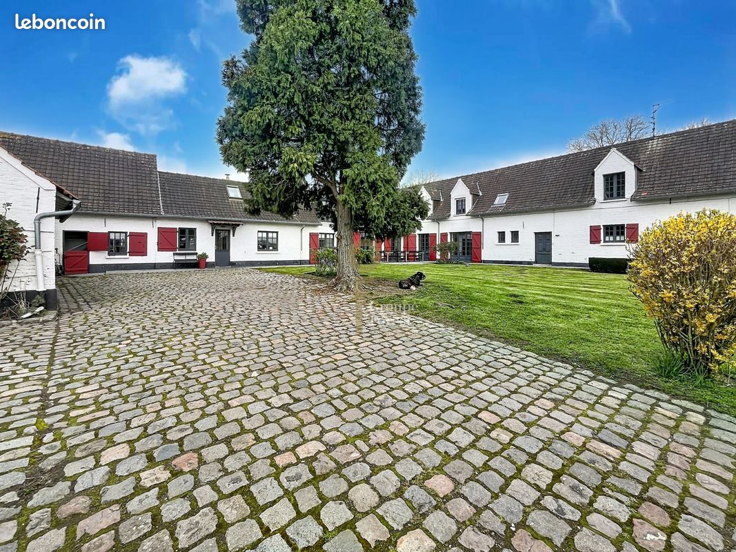 Maison 9 pièces 307 m² · à Linselles · 307 m² · 990 000 €